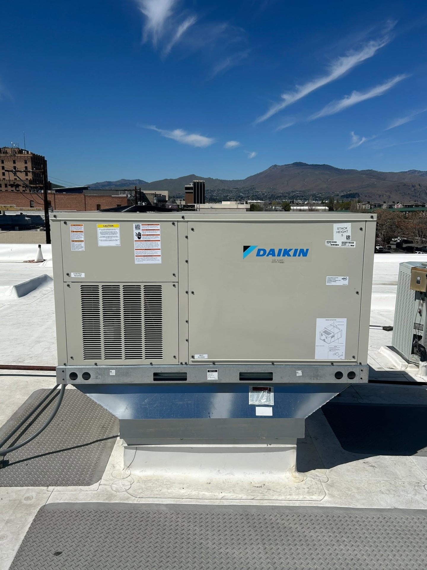 Daikin rooftop unit with Cascade mountain views